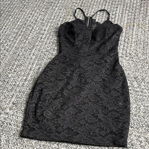 Black Lace Bodycon Dress with Sweetheart Neckline